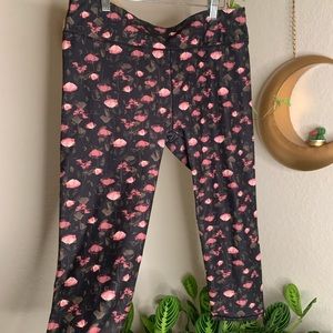 FABLETICS FLORAL PRINT CAPRIS